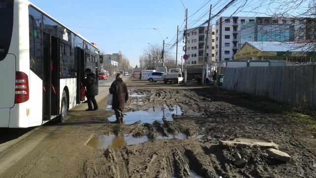 “Ce vrem? Trotuare. Când vrem? Acum!”